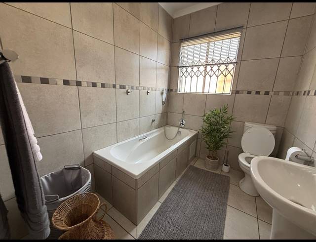 3 BEDROOM TOWNHOUSE FOR SALE IN WATERKLOOF EAST